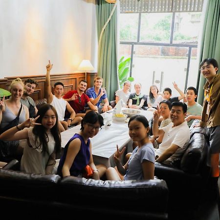 Sonderia Lazybones Hostel- Wenshu Temple Side, Chill Hostel With All-Day Brunch, Travel Agency In English & Local Bar Vibes Chengdu Esterno foto