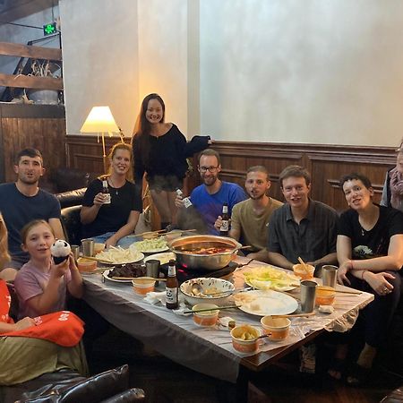 Sonderia Lazybones Hostel- Wenshu Temple Side, Chill Hostel With All-Day Brunch, Travel Agency In English & Local Bar Vibes Chengdu Esterno foto
