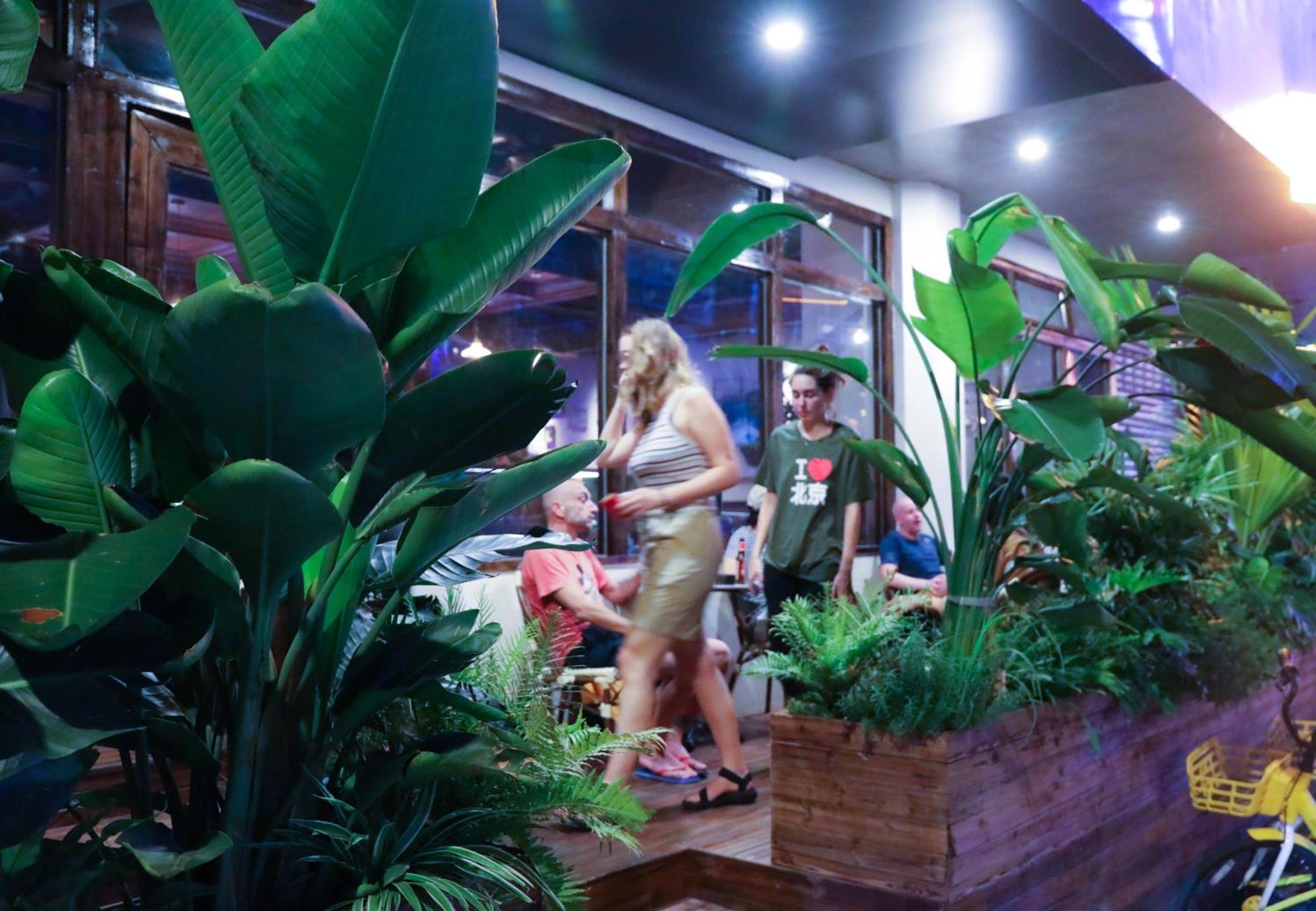 Sonderia Lazybones Hostel- Wenshu Temple Side, Chill Hostel With All-Day Brunch, Travel Agency In English & Local Bar Vibes Chengdu Esterno foto