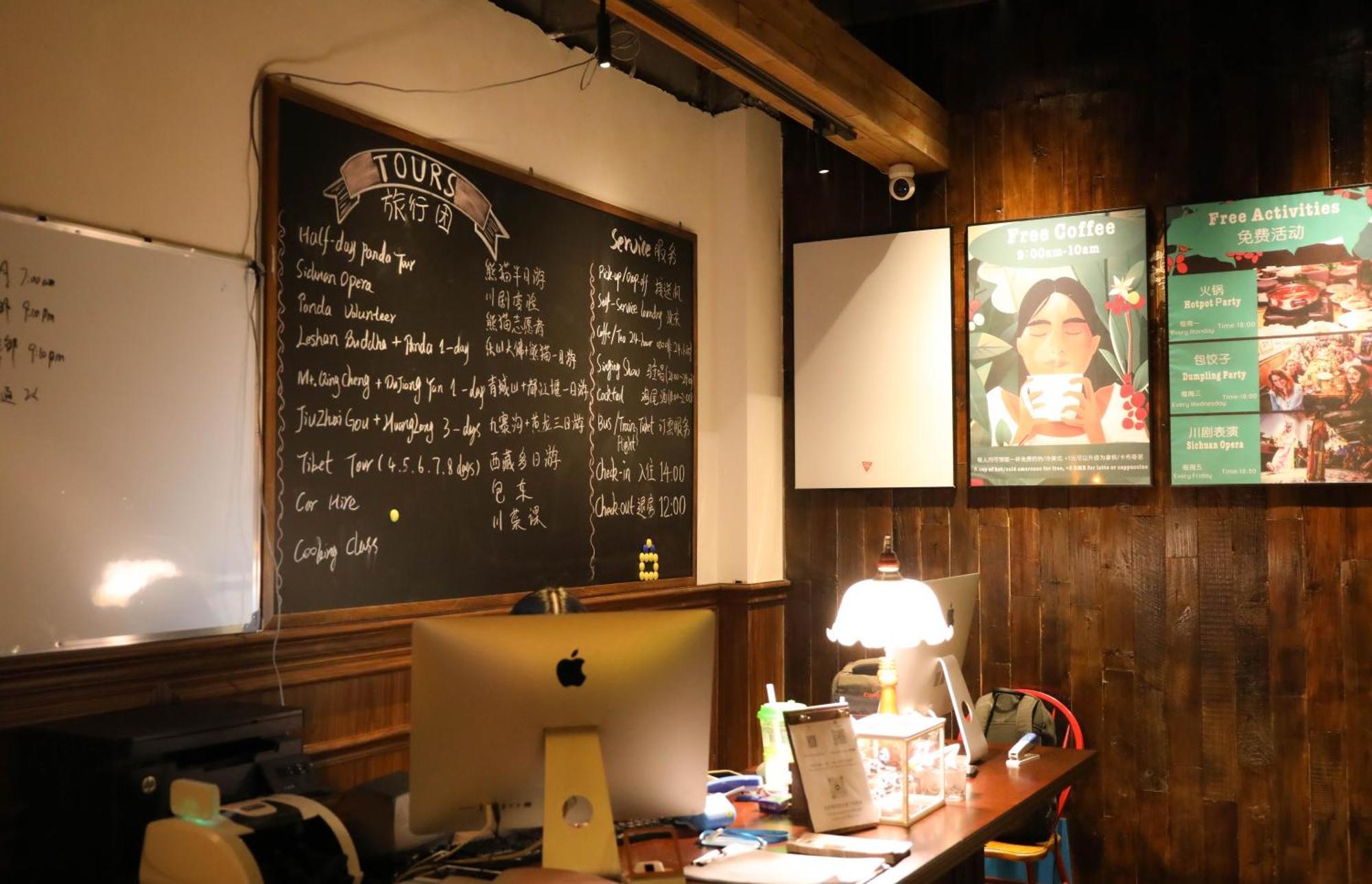 Sonderia Lazybones Hostel- Wenshu Temple Side, Chill Hostel With All-Day Brunch, Travel Agency In English & Local Bar Vibes Chengdu Esterno foto