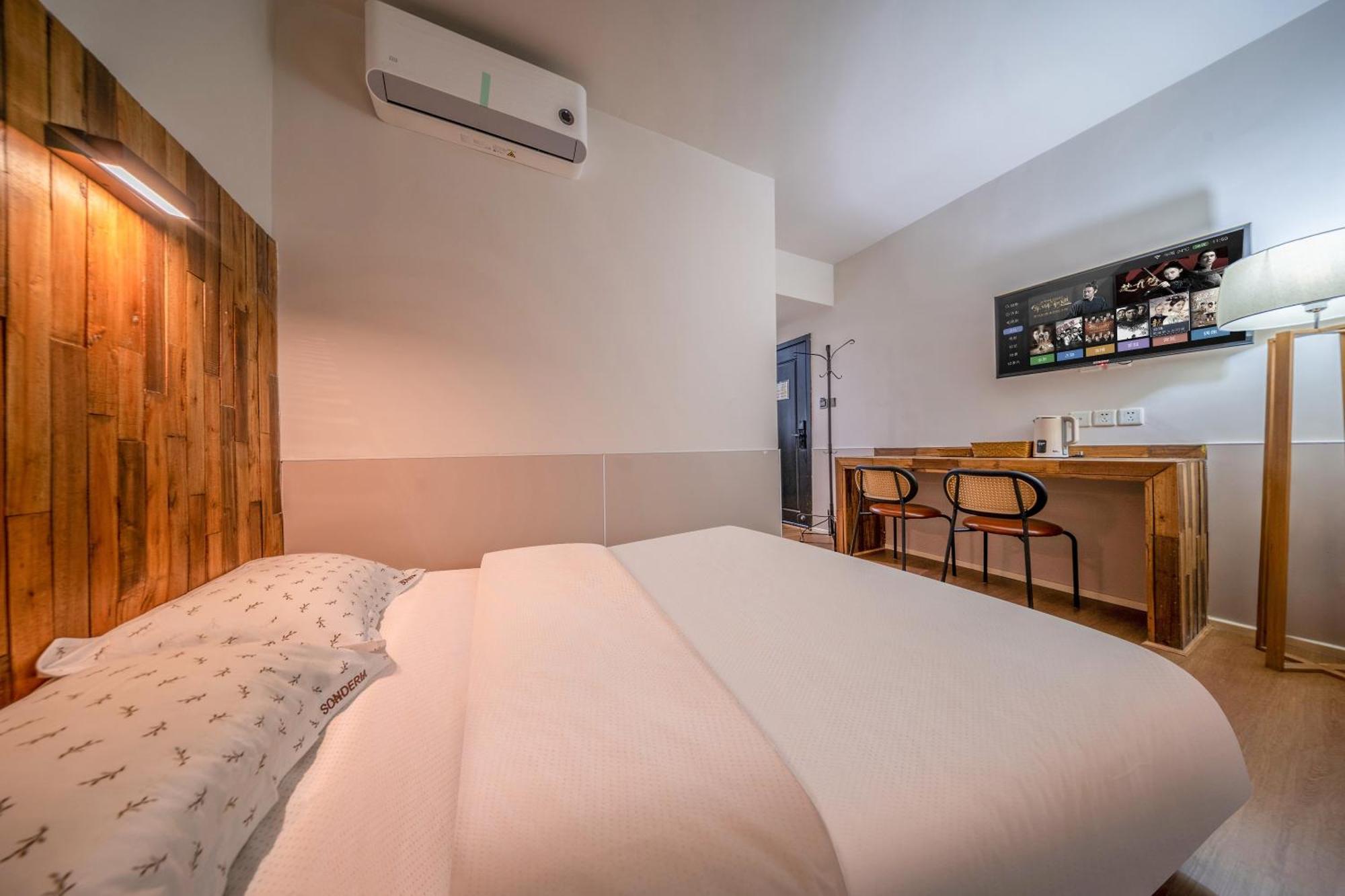 Sonderia Lazybones Hostel- Wenshu Temple Side, Chill Hostel With All-Day Brunch, Travel Agency In English & Local Bar Vibes Chengdu Esterno foto